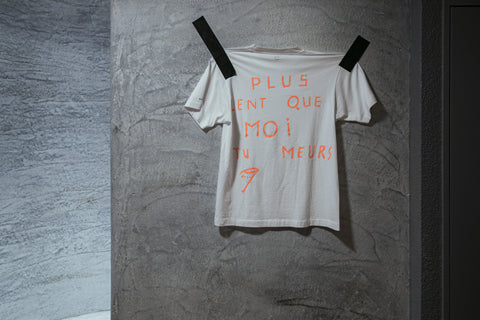 "plus lent que moi tu meurs" T Shirt - Orange